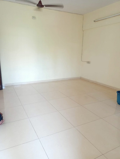 2BHK Flat on rent at Mithchowki, Marve Road, Malad West. Rose Manor CHSL.-8