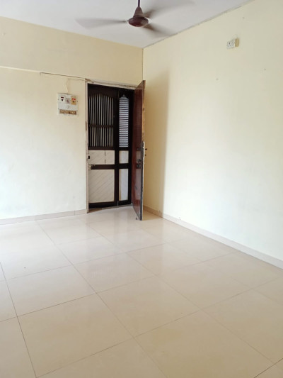 2BHK Flat on rent at Mithchowki, Marve Road, Malad West. Rose Manor CHSL.-5